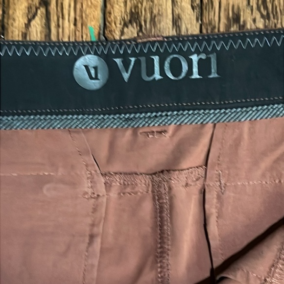 Vuori Aim men’s shorts clay red size 30 - Picture 2 of 5